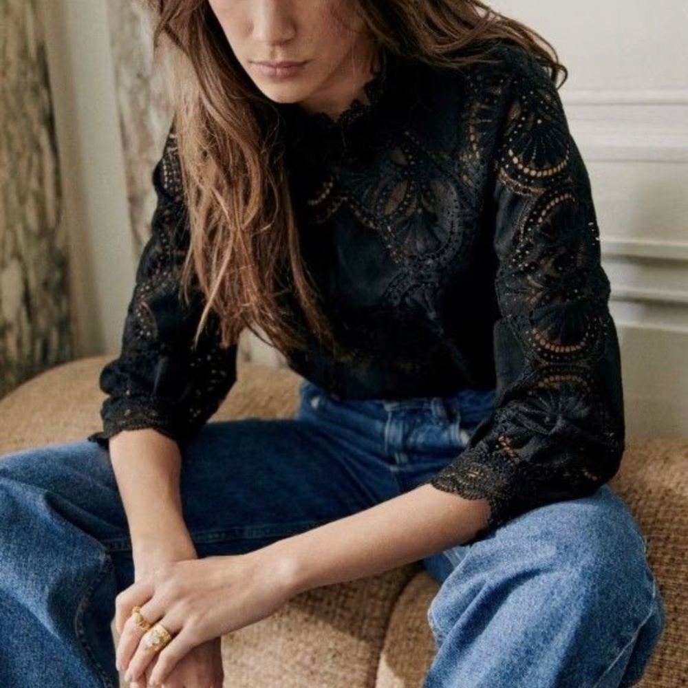 Black laced Sézane blouse